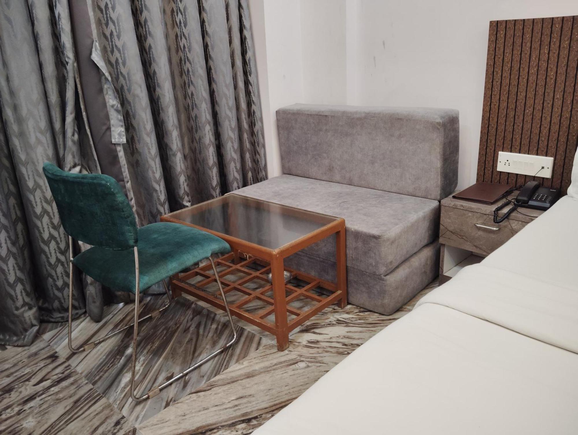 Hotel Dreamland ปูรี ภายนอก รูปภาพ