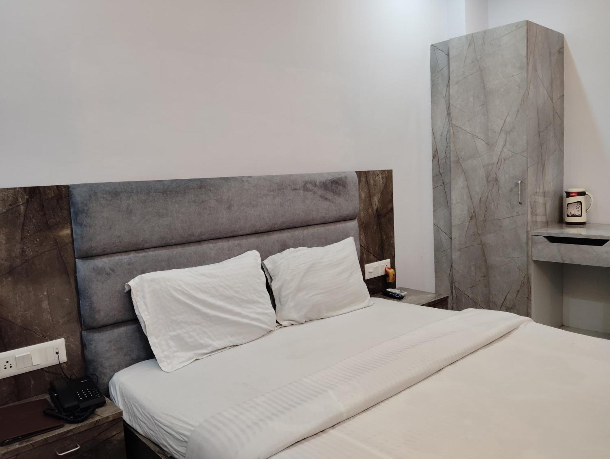 Hotel Dreamland ปูรี ภายนอก รูปภาพ
